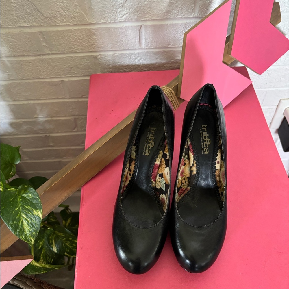 Tribeca Black Heels Sleek Professional Pumps